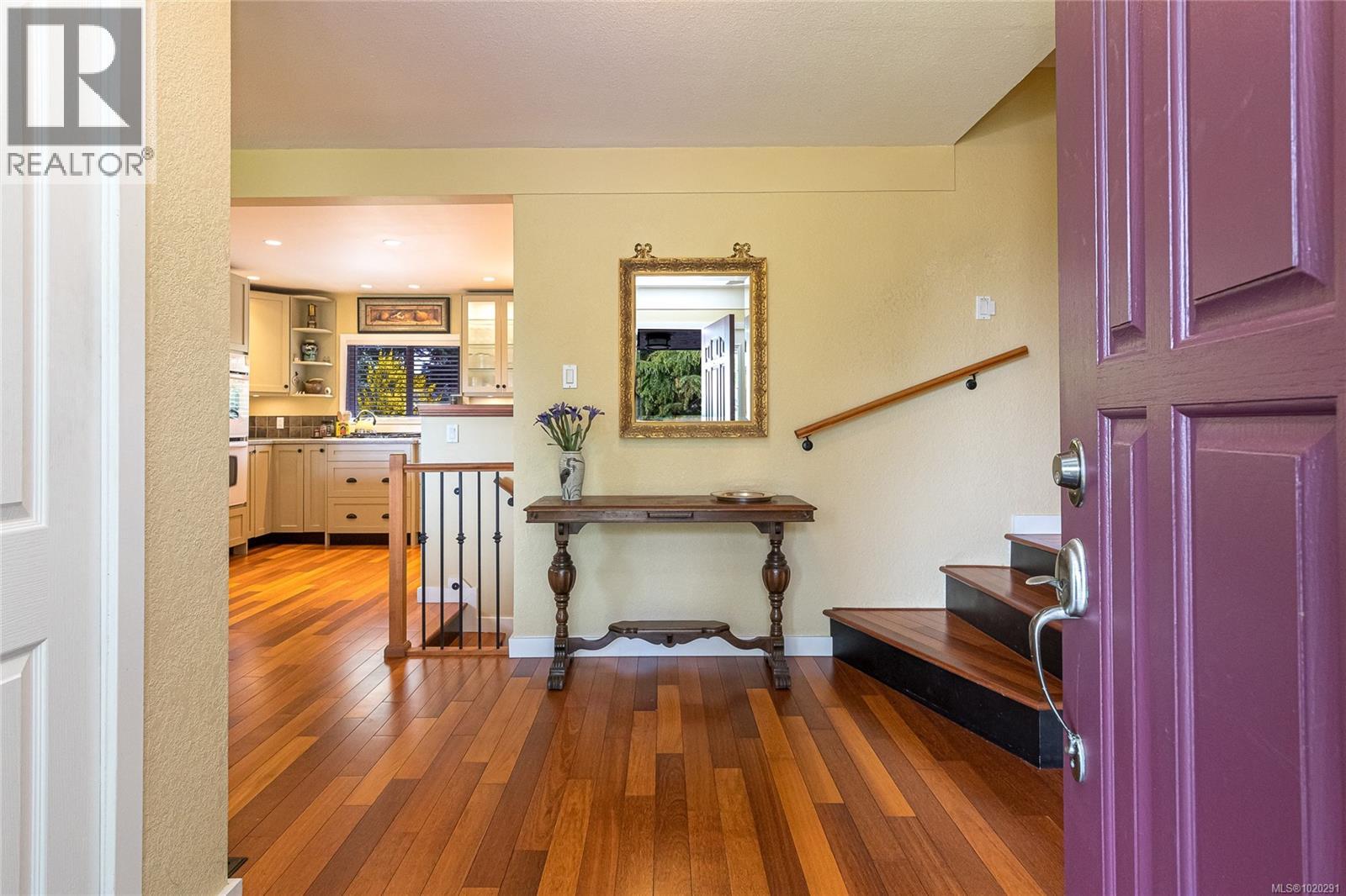 4725 Treetop Hts, Saanich