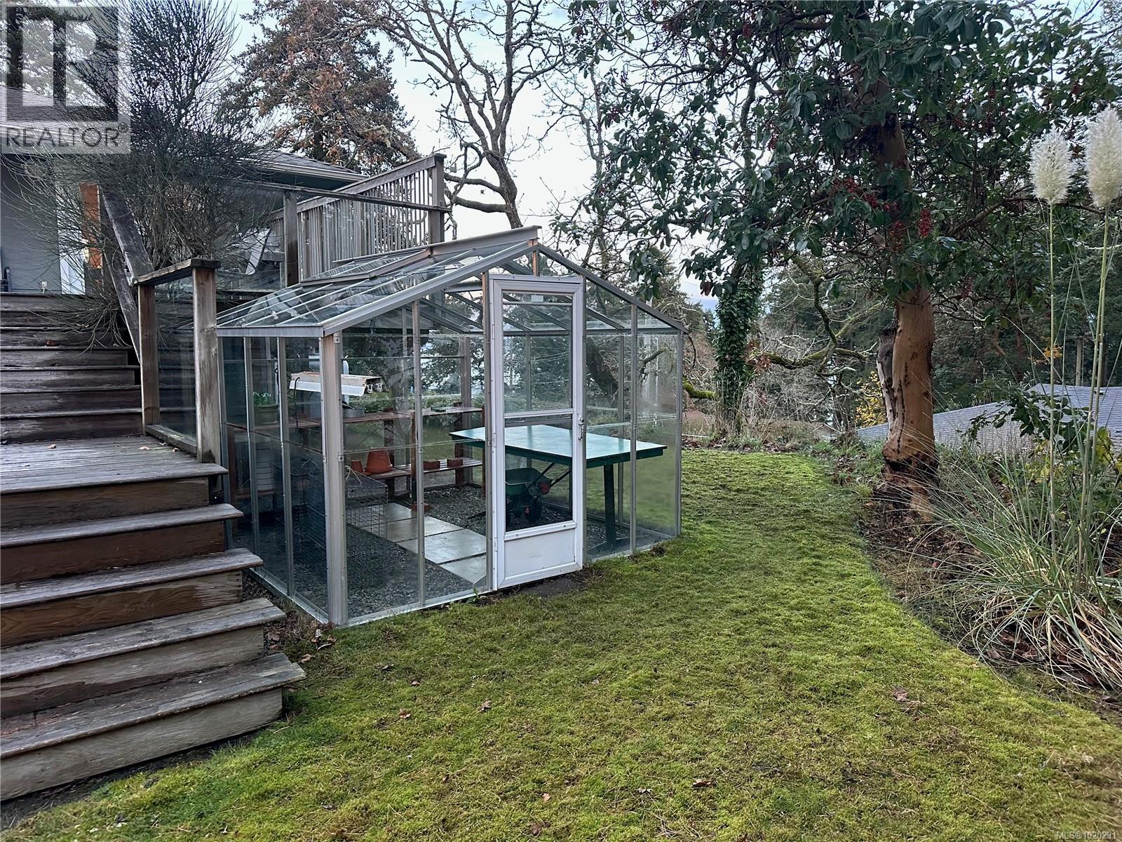 4725 Treetop Hts, Saanich