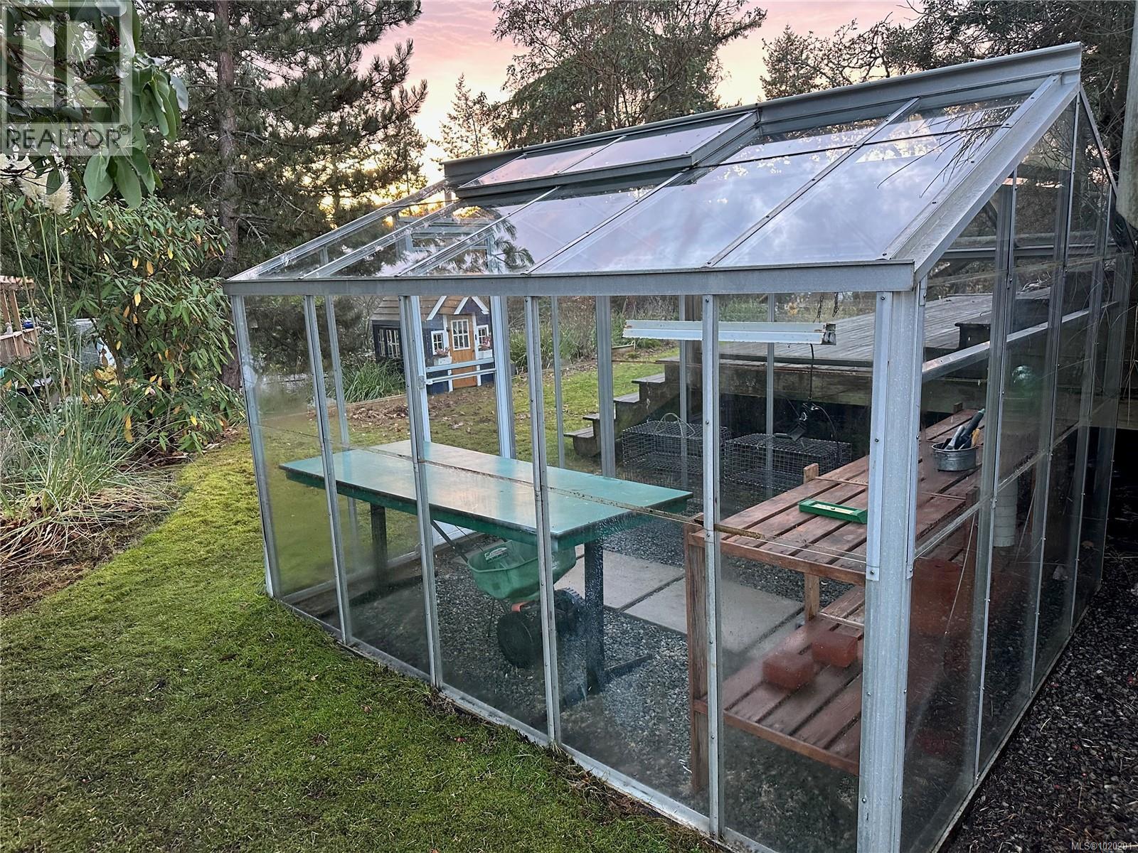 4725 Treetop Hts, Saanich