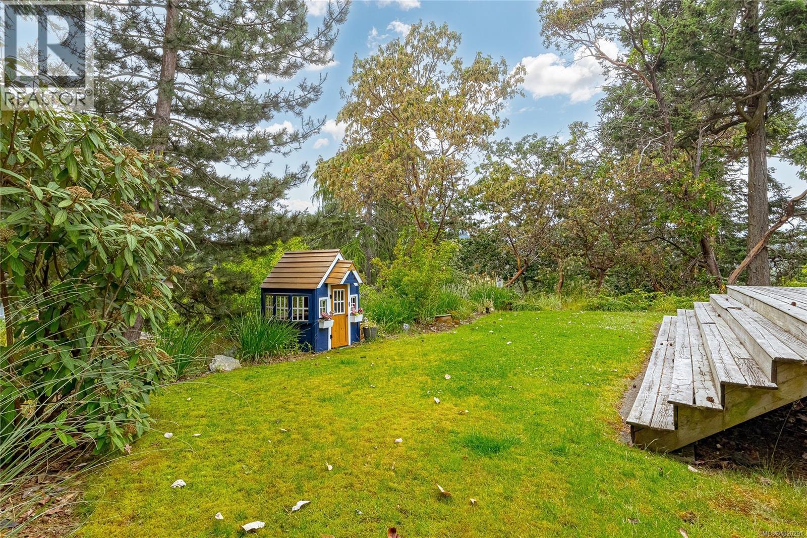 4725 Treetop Hts, Saanich