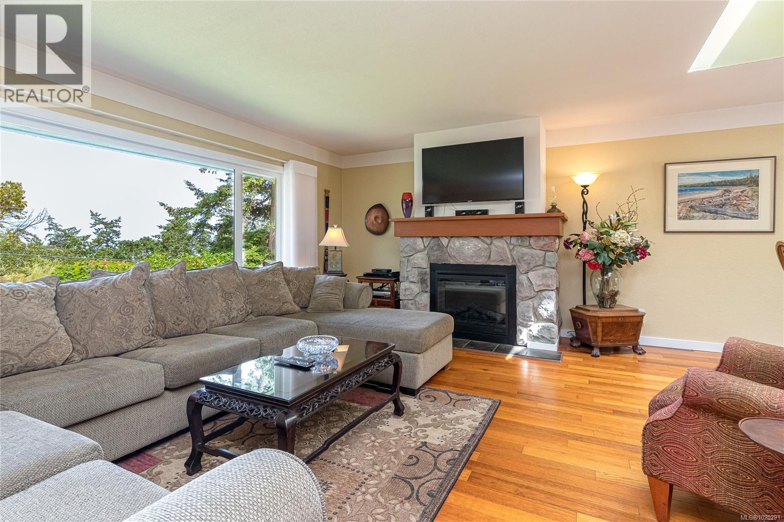 4725 Treetop Hts, Saanich