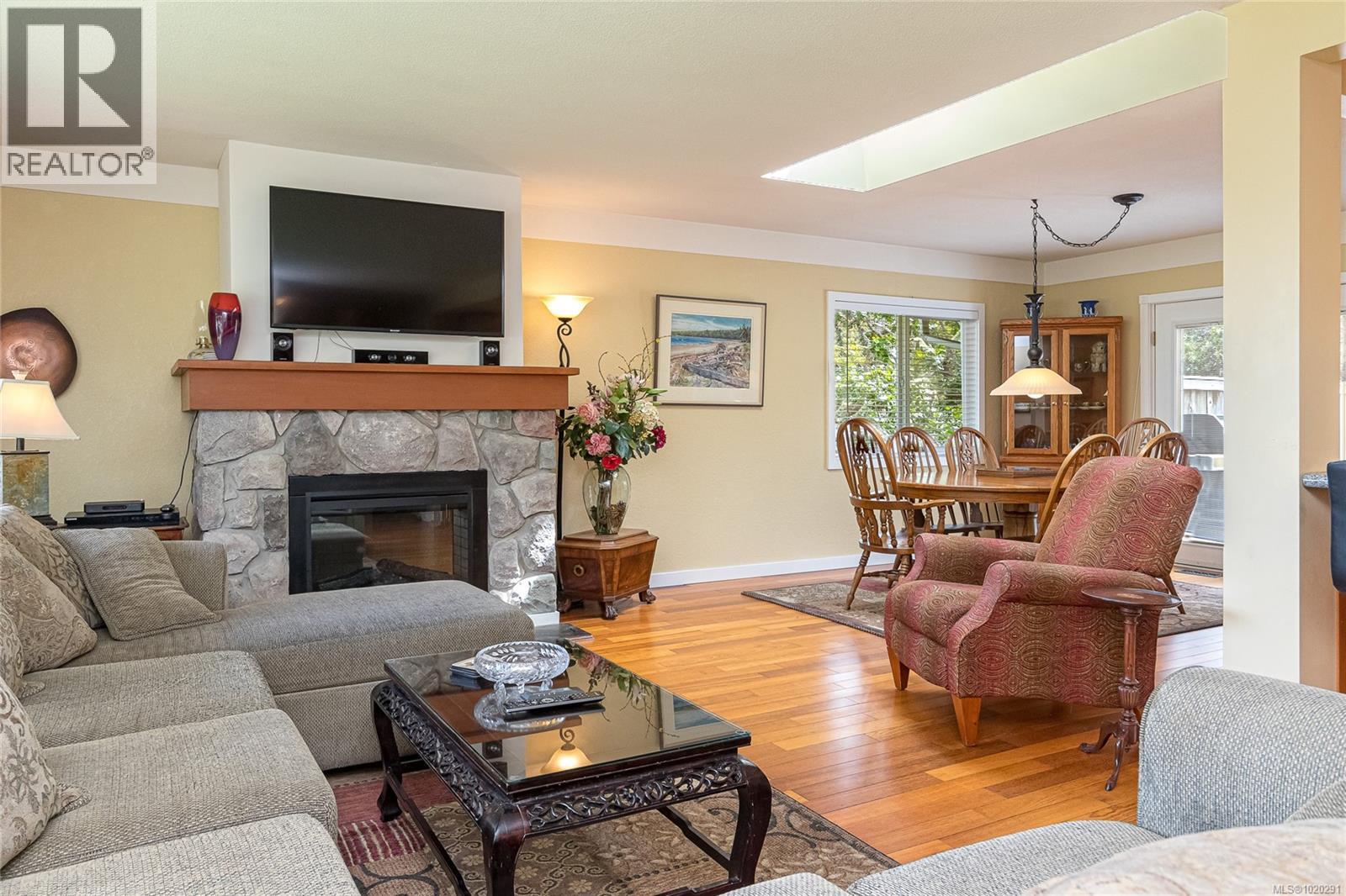 4725 Treetop Hts, Saanich