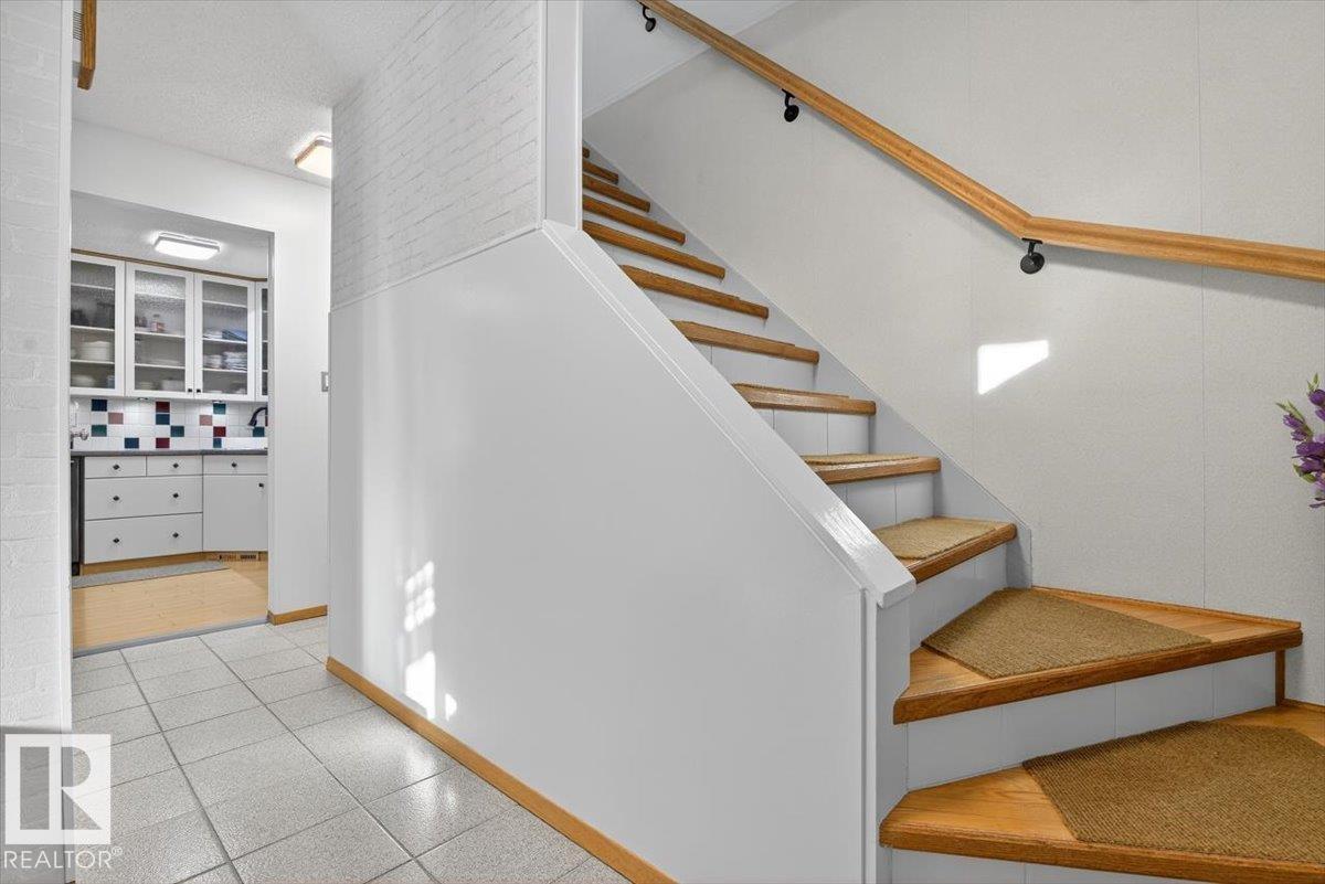 9 MCLEOD PL NW, Edmonton