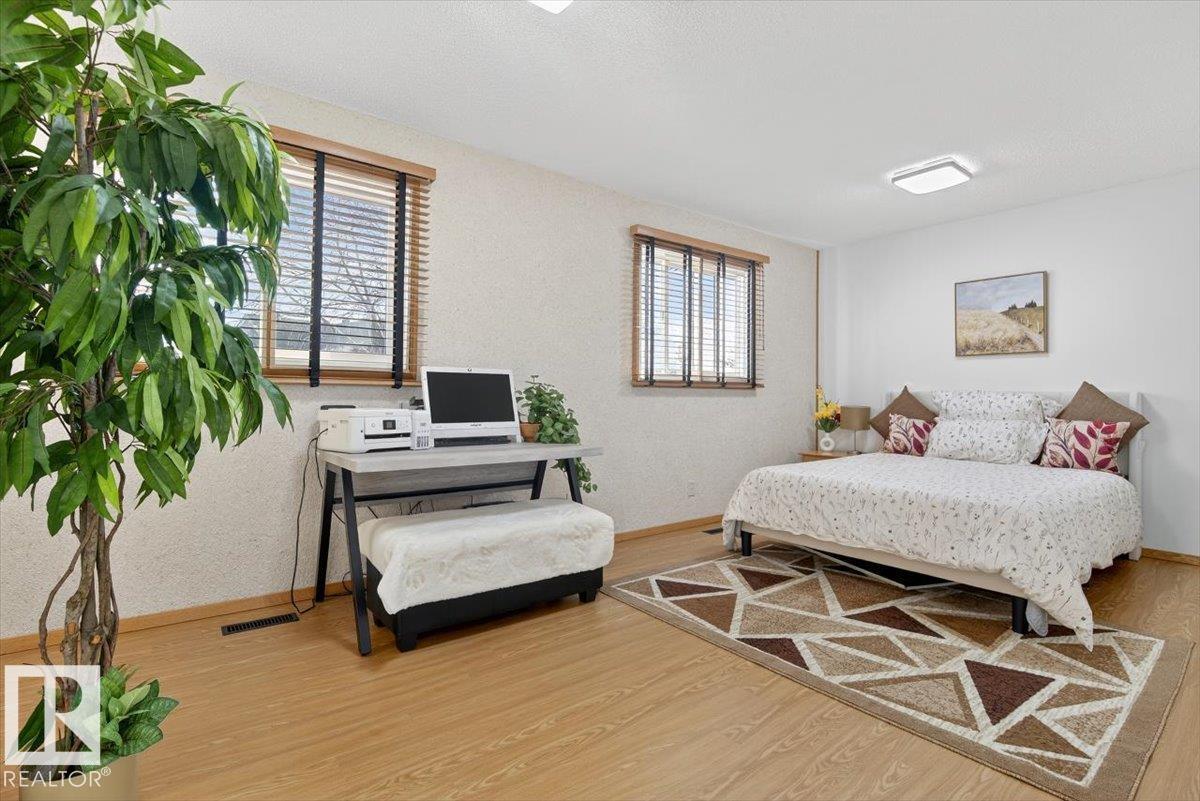 9 MCLEOD PL NW, Edmonton