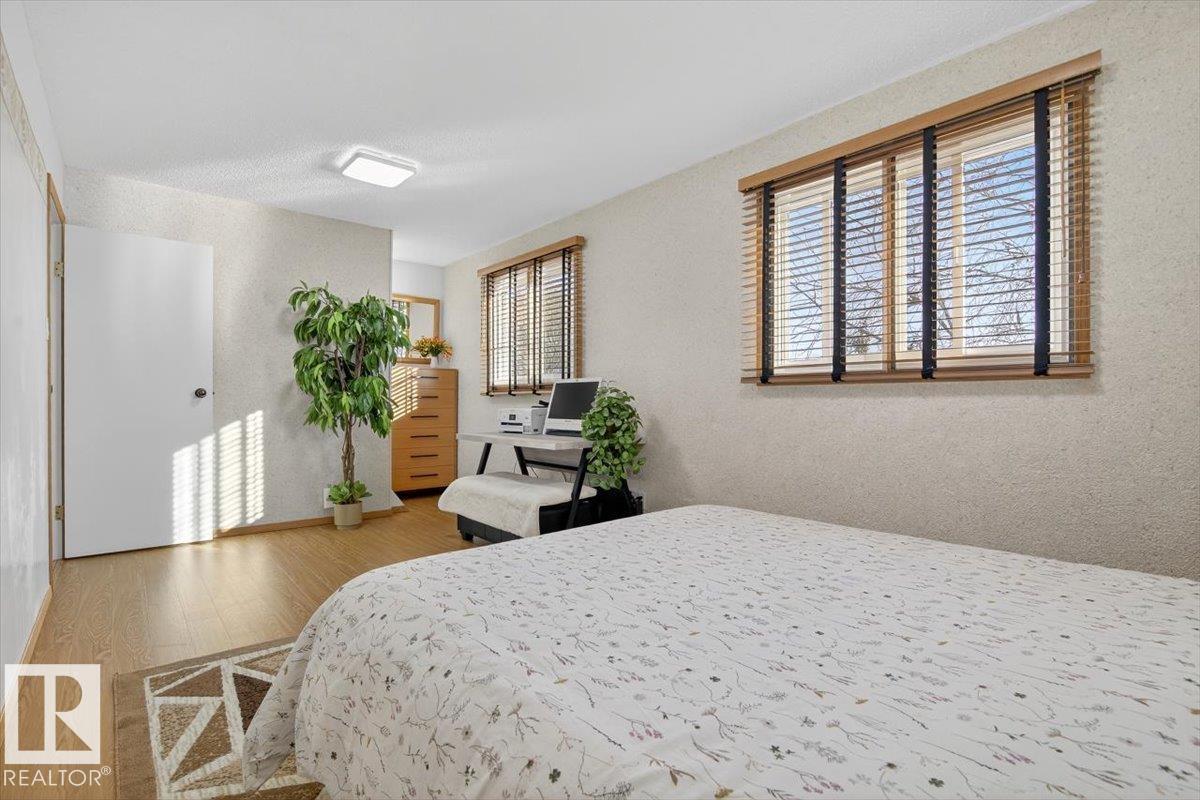 9 MCLEOD PL NW, Edmonton