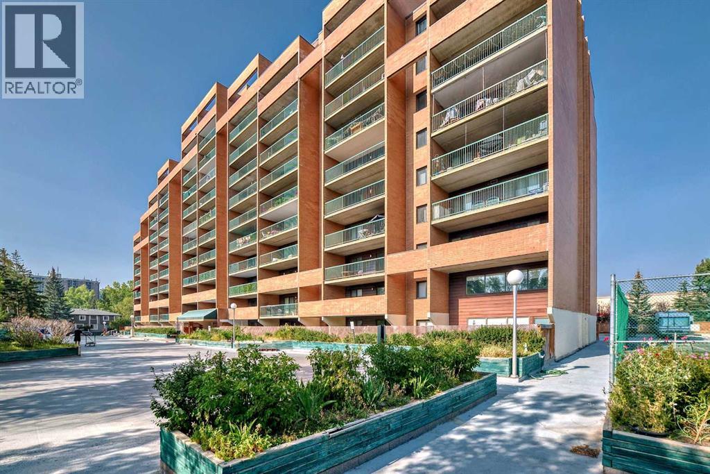 Single Family House for Sale in   Dalton Drive NW Dalhousie Calgary 