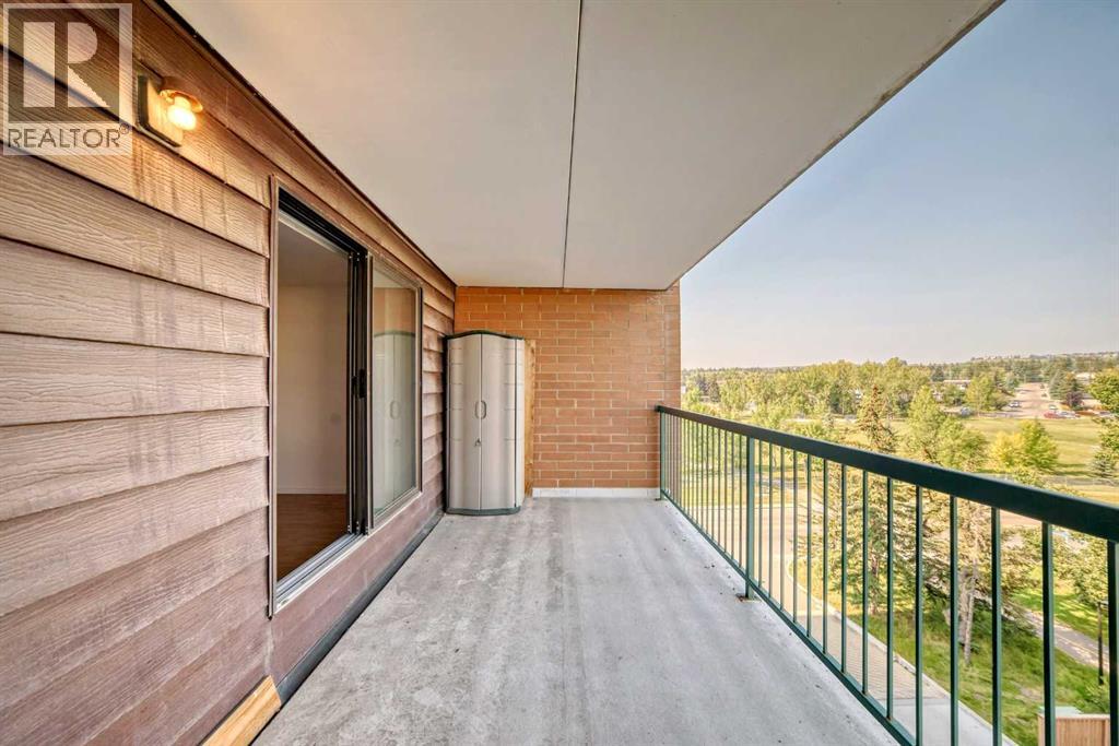 Single Family House for Sale in   Dalton Drive NW Dalhousie Calgary 