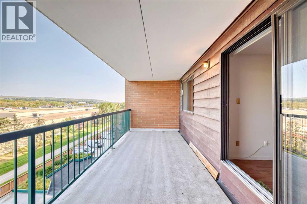 Single Family House for Sale in   Dalton Drive NW Dalhousie Calgary 