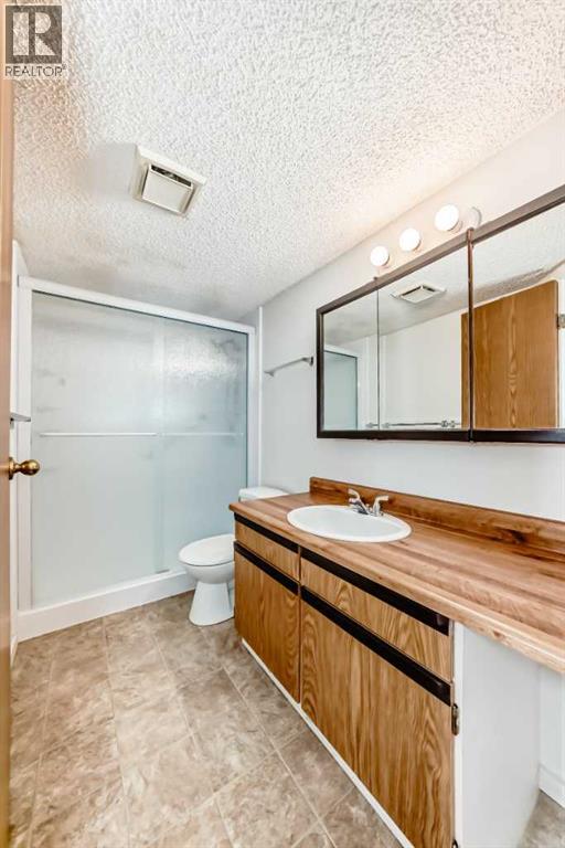 Single Family House for Sale in   Dalton Drive NW Dalhousie Calgary 