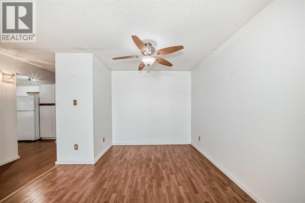 Single Family House for Sale in   Dalton Drive NW Dalhousie Calgary 