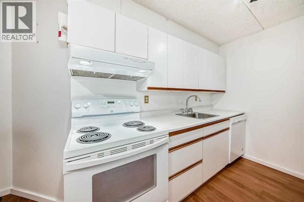 Single Family House for Sale in   Dalton Drive NW Dalhousie Calgary 