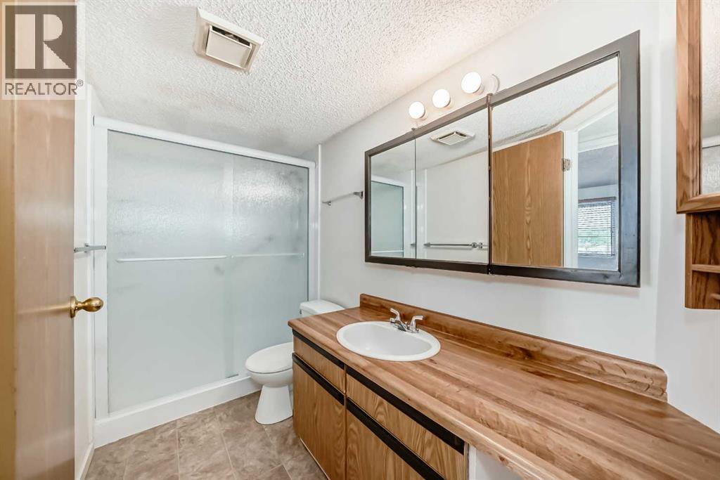 Single Family House for Sale in   Dalton Drive NW Dalhousie Calgary 