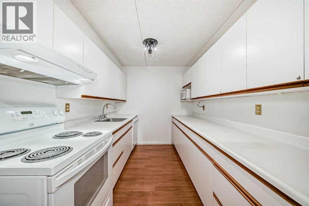 Single Family House for Sale in   Dalton Drive NW Dalhousie Calgary 