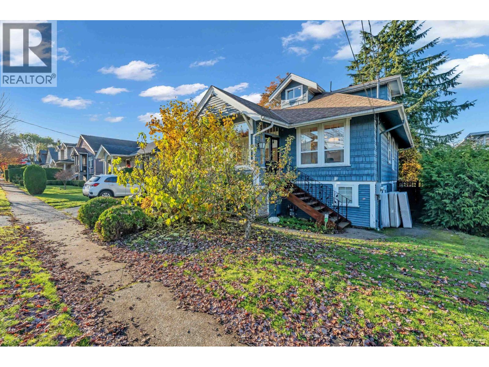 237 SANDRINGHAM AVENUE, New Westminster