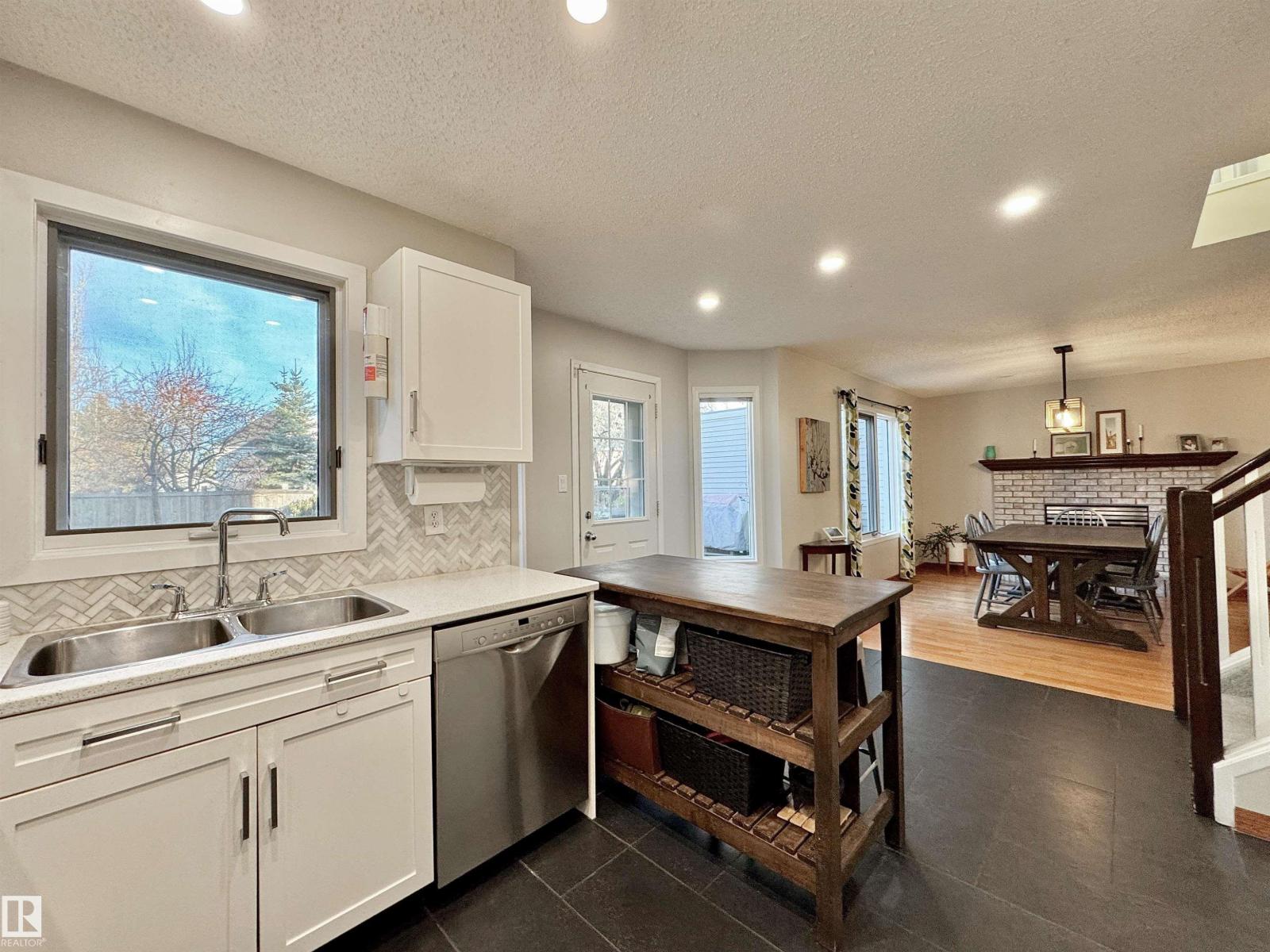 1224 POTTER GREENS DR NW, Edmonton