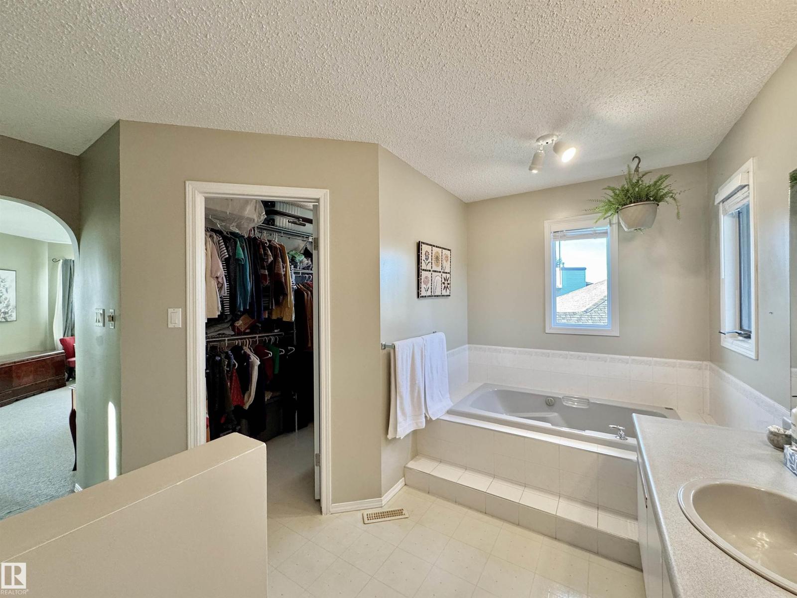 1224 POTTER GREENS DR NW, Edmonton