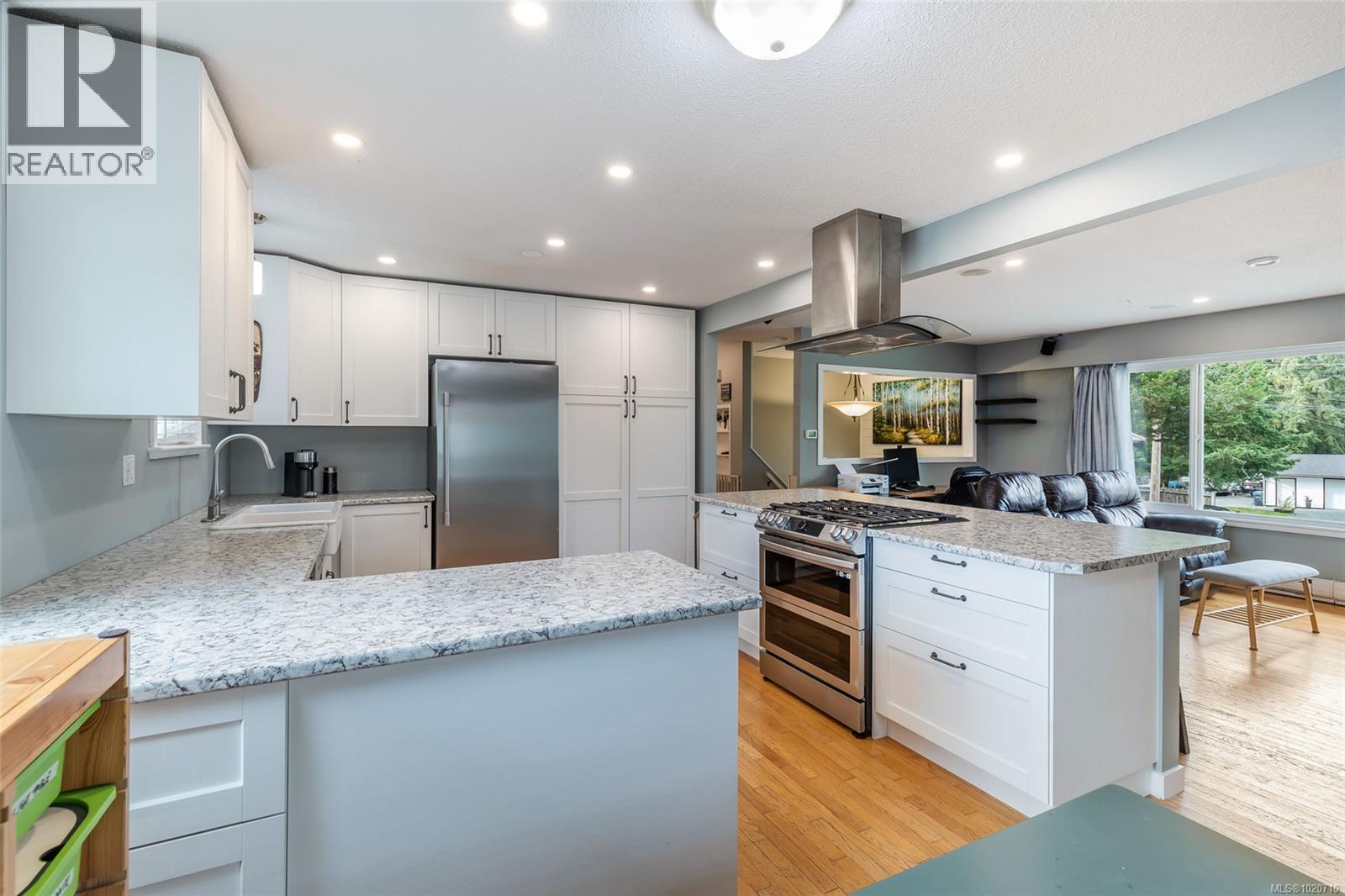 5523 Fernandez Pl, Nanaimo