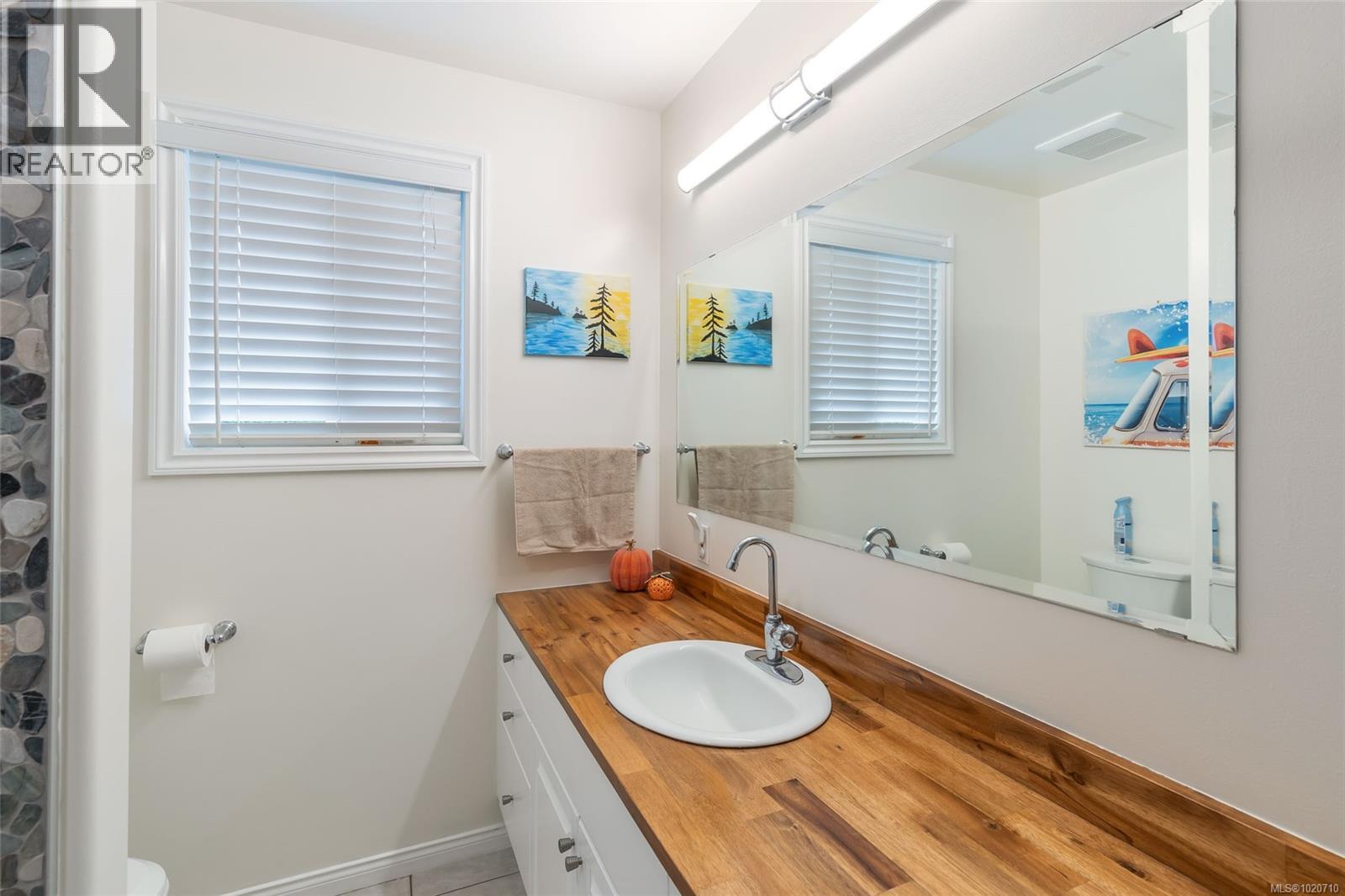 5523 Fernandez Pl, Nanaimo