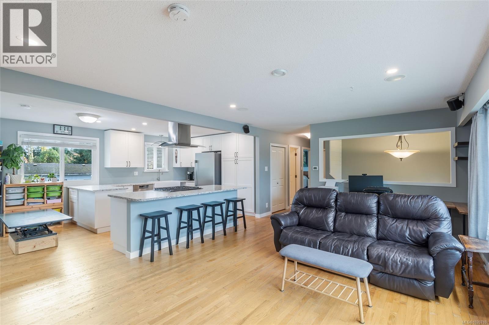 5523 Fernandez Pl, Nanaimo