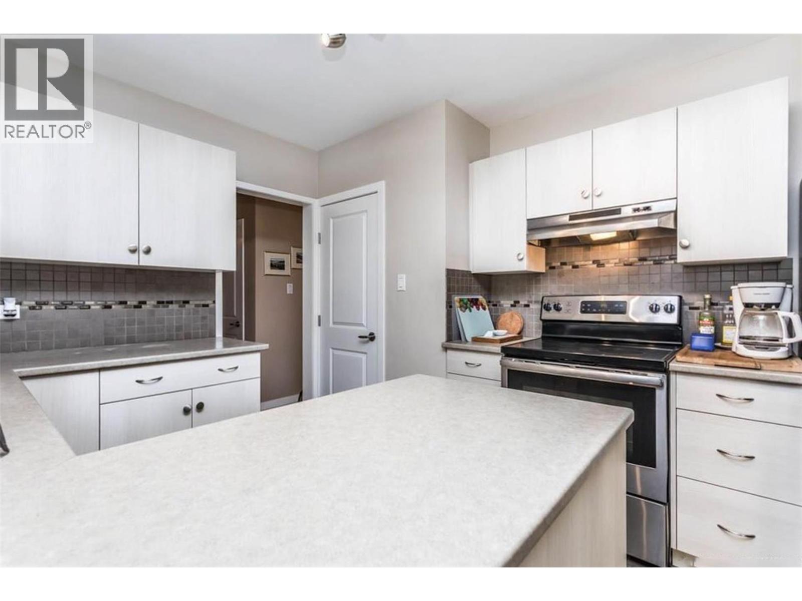  932-930 Lawson Avenue, Kelowna