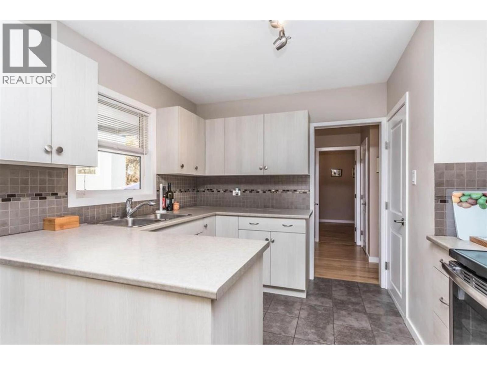  932-930 Lawson Avenue, Kelowna