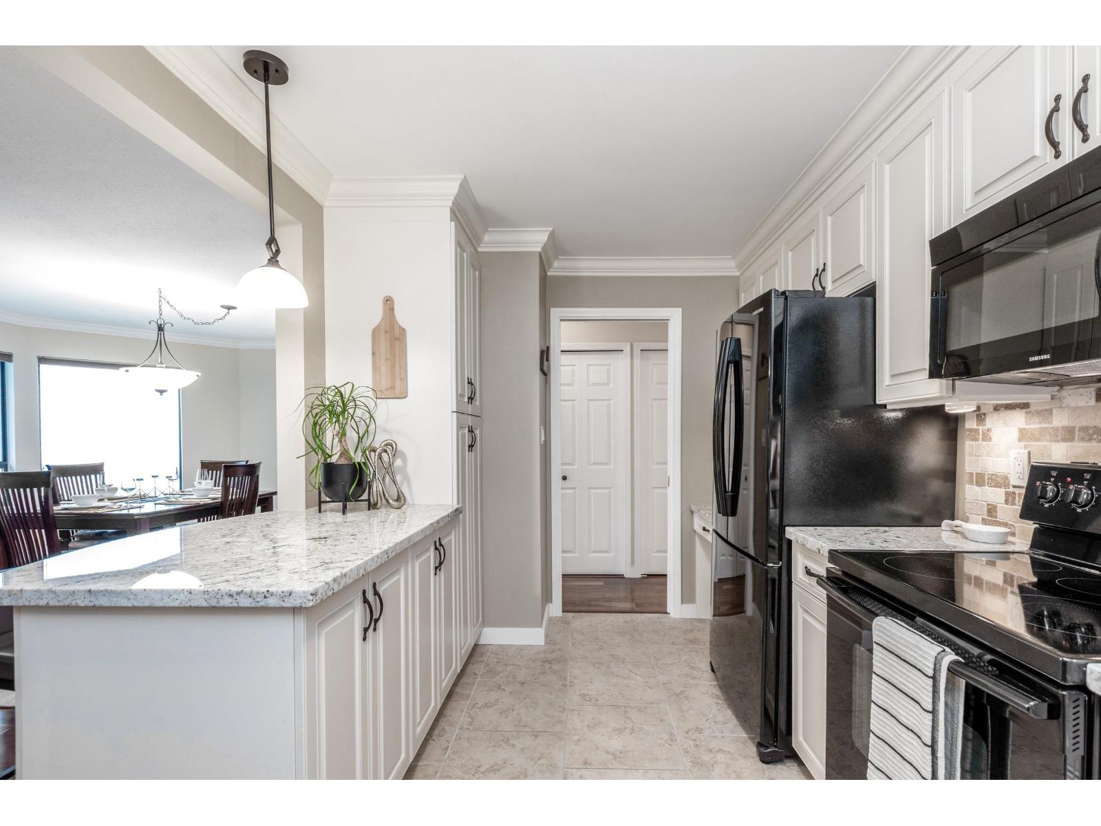 304 1351 VIDAL STREET, White Rock