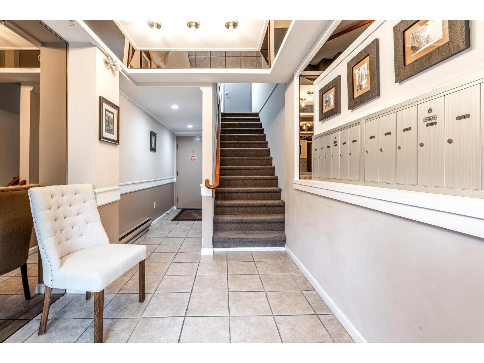 304 1351 VIDAL STREET, White Rock