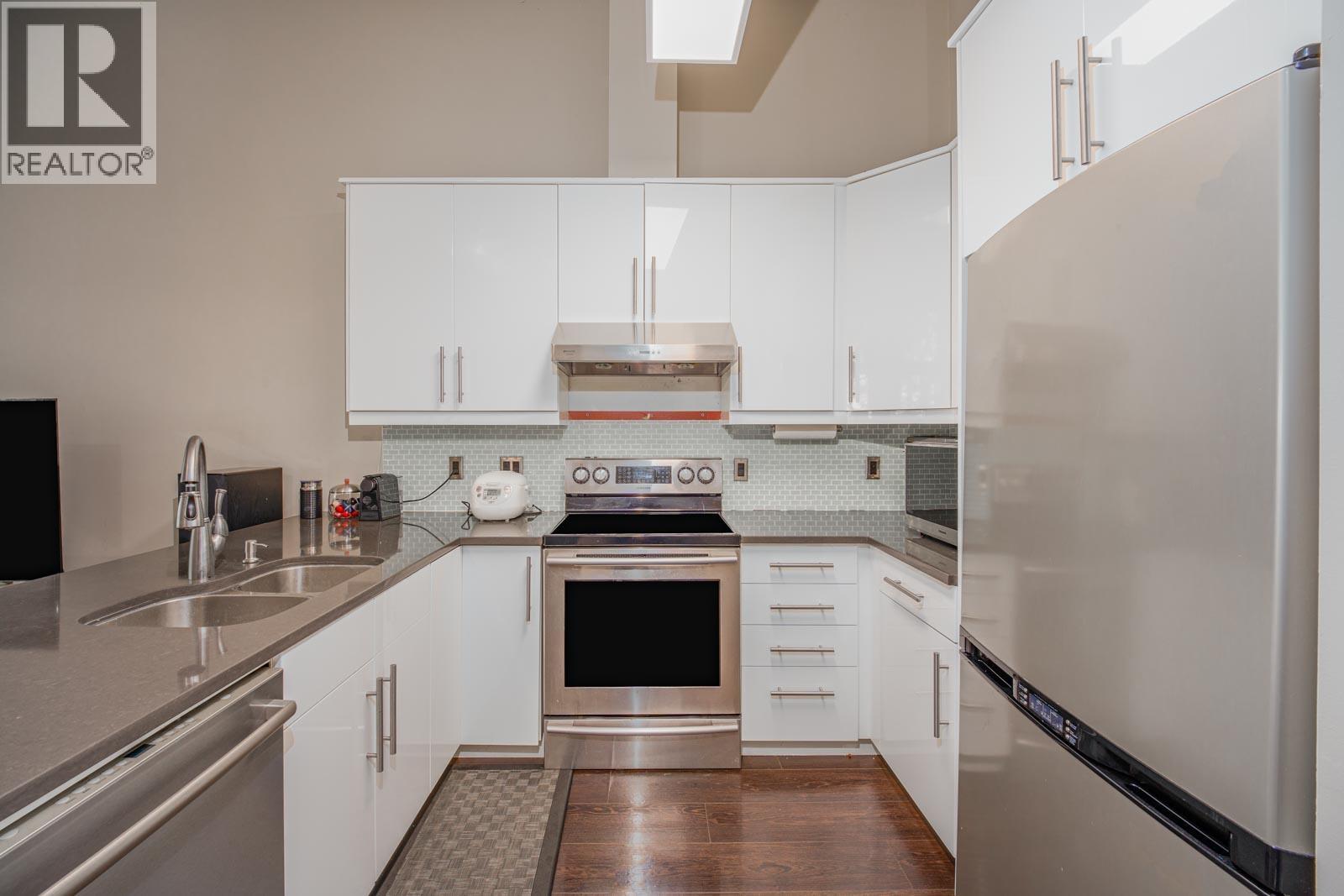 1 3586 RAINIER PLACE, Vancouver