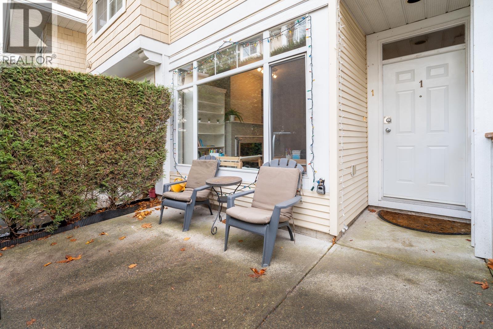 1 3586 RAINIER PLACE, Vancouver