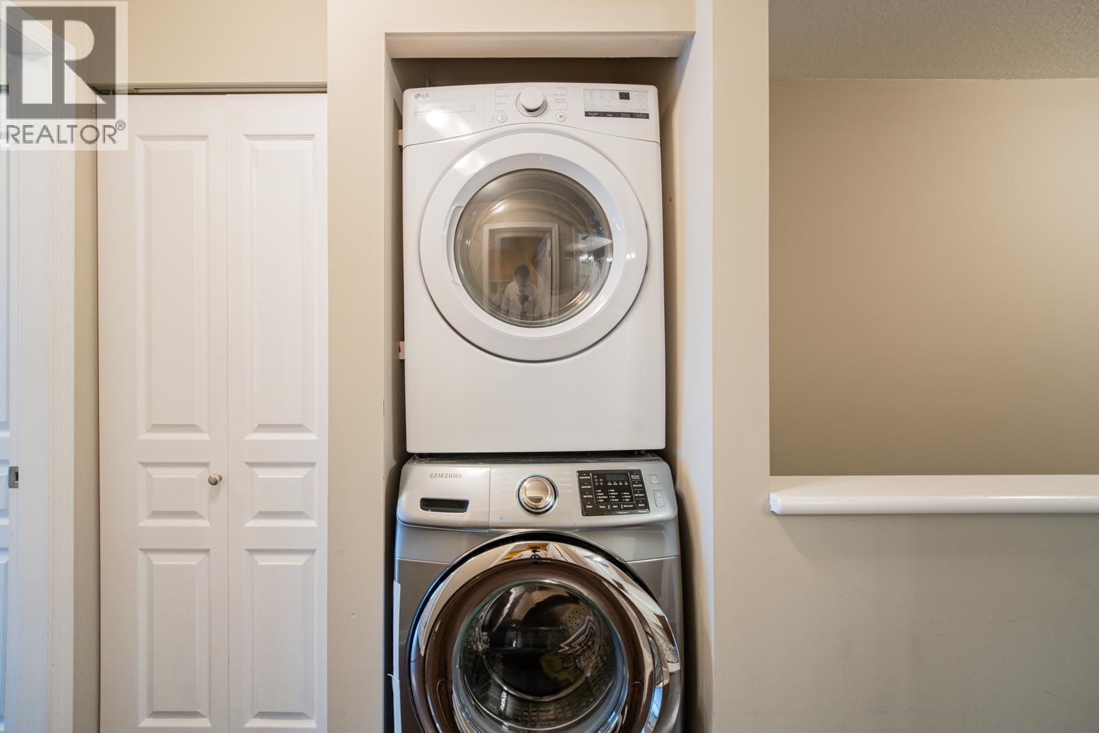 1 3586 RAINIER PLACE, Vancouver