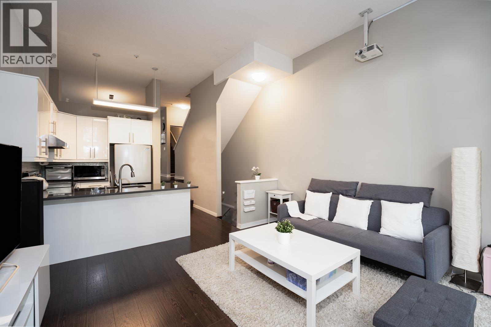 1 3586 RAINIER PLACE, Vancouver