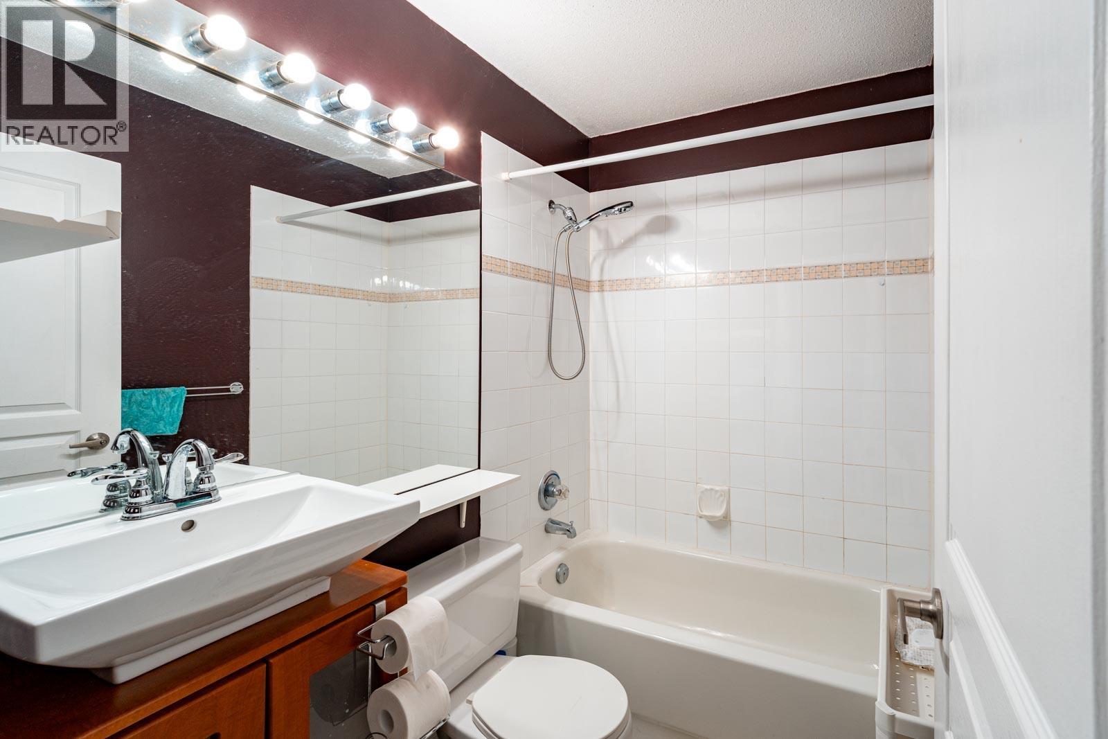 1 3586 RAINIER PLACE, Vancouver