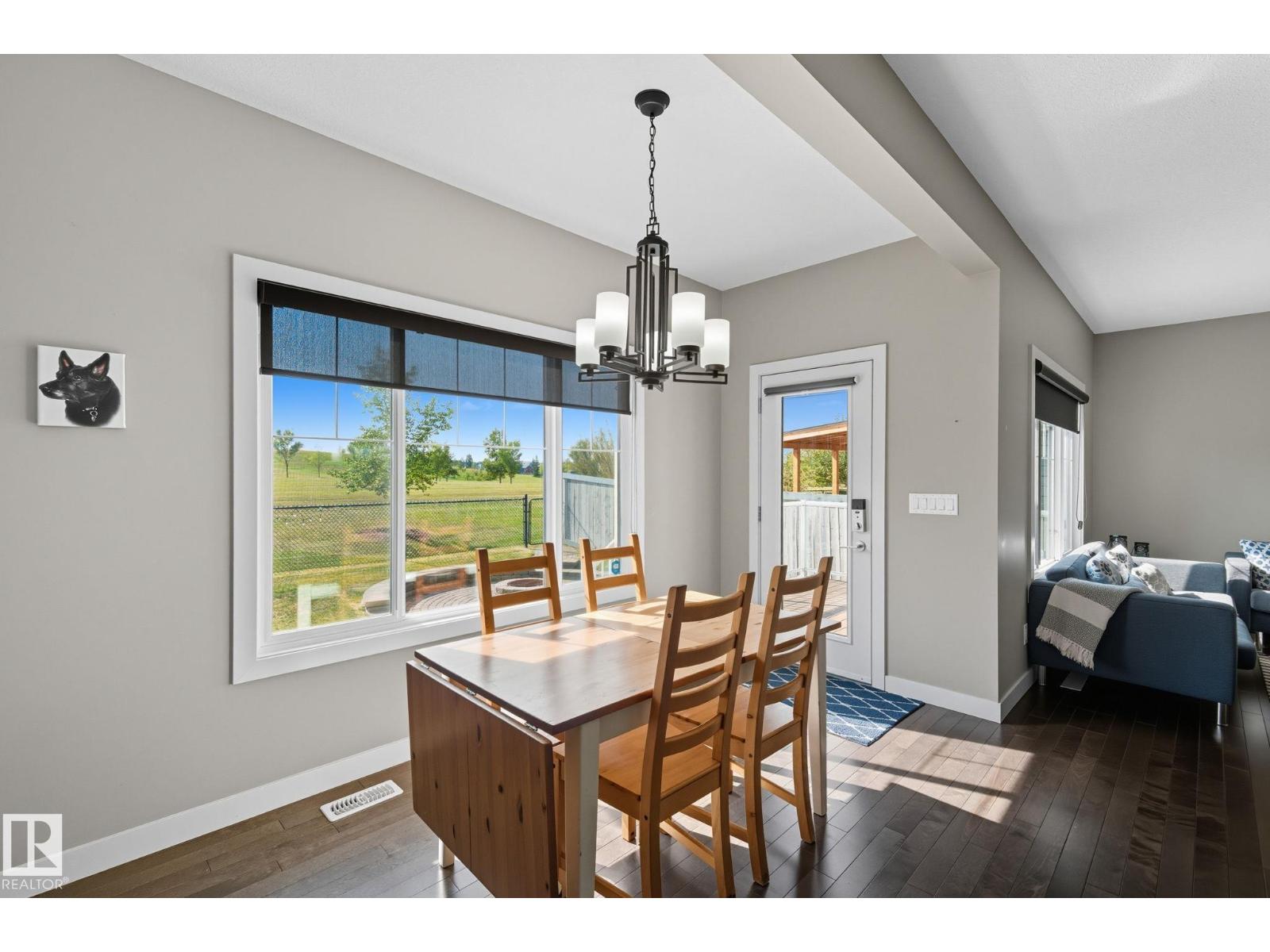 8039 18 AV SW, Edmonton