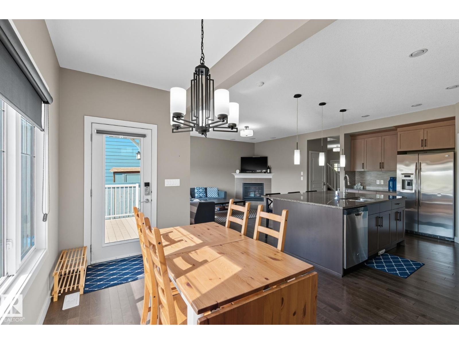 8039 18 AV SW, Edmonton