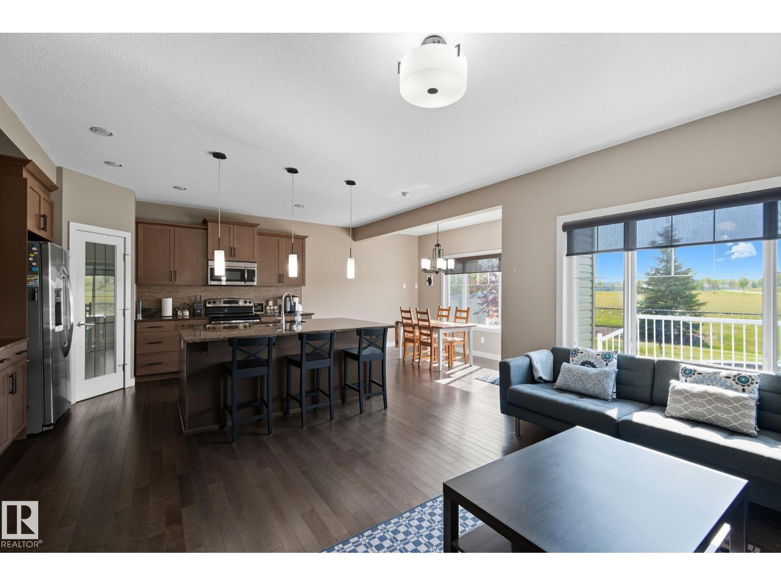 8039 18 AV SW, Edmonton