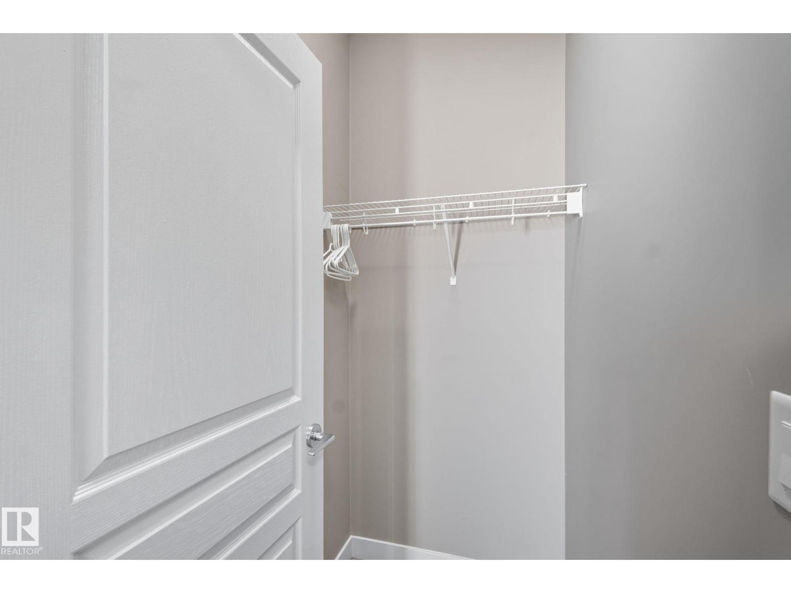 8039 18 AV SW, Edmonton