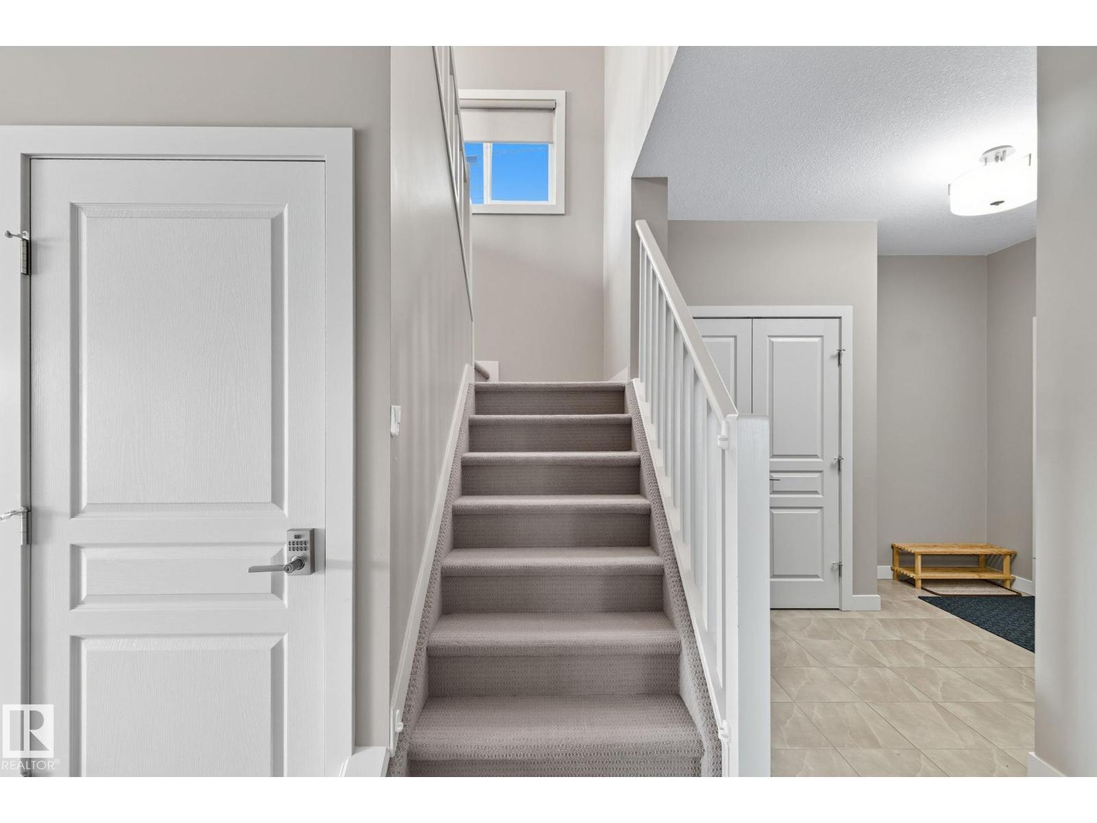 8039 18 AV SW, Edmonton