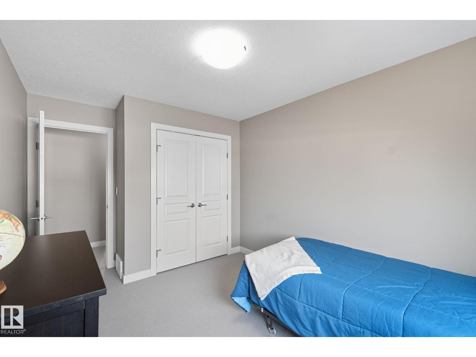 8039 18 AV SW, Edmonton