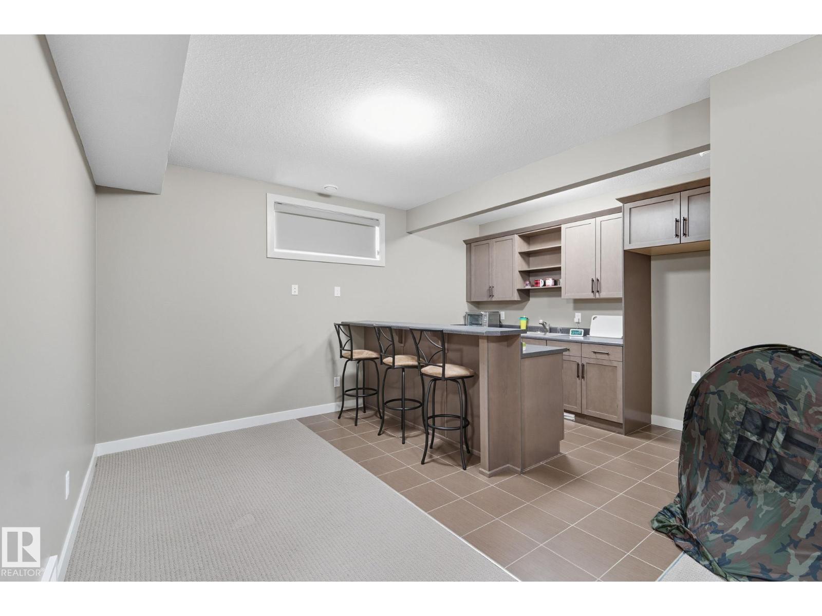 8039 18 AV SW, Edmonton