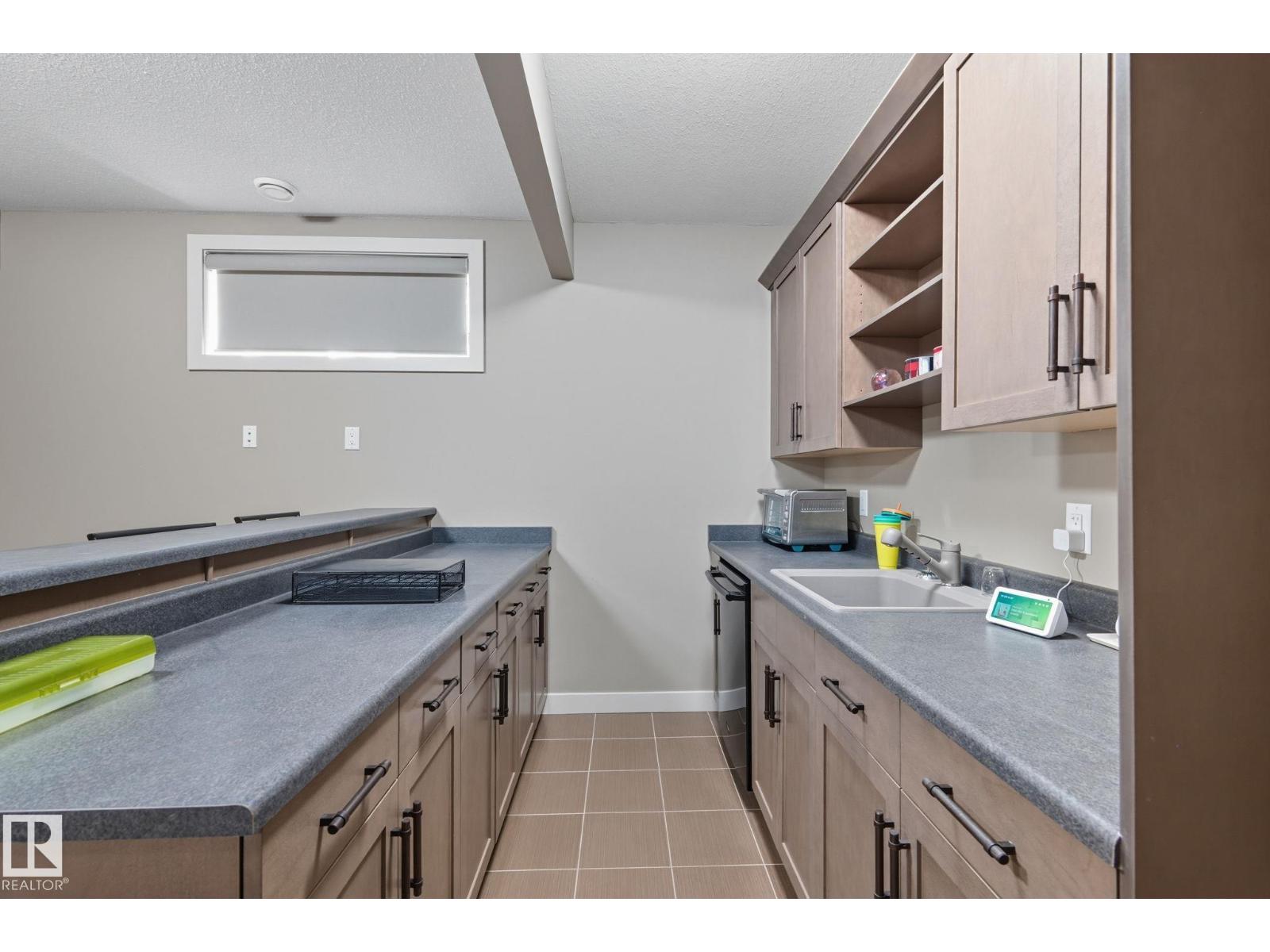 8039 18 AV SW, Edmonton