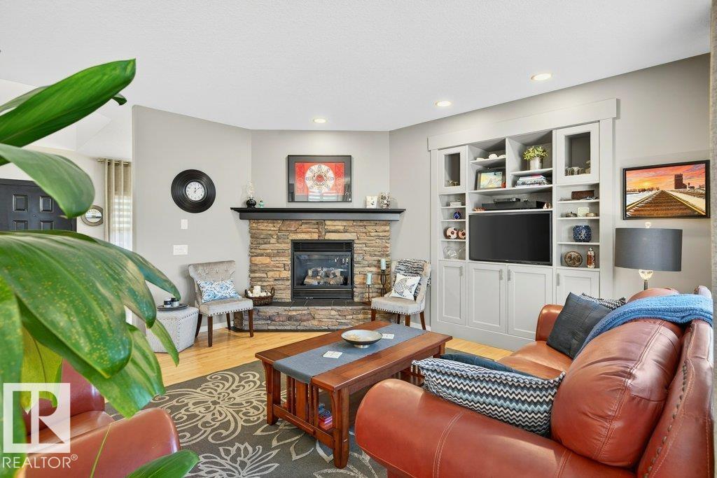 51 NICOLA RD, St. Albert