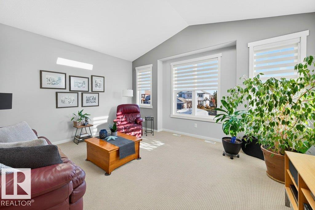 51 NICOLA RD, St. Albert