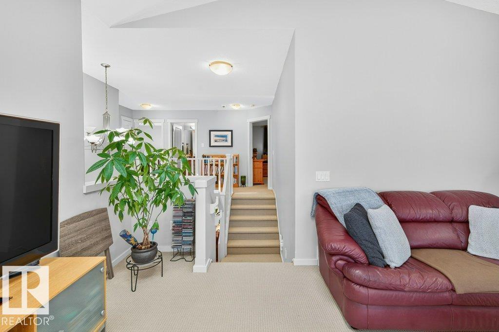 51 NICOLA RD, St. Albert