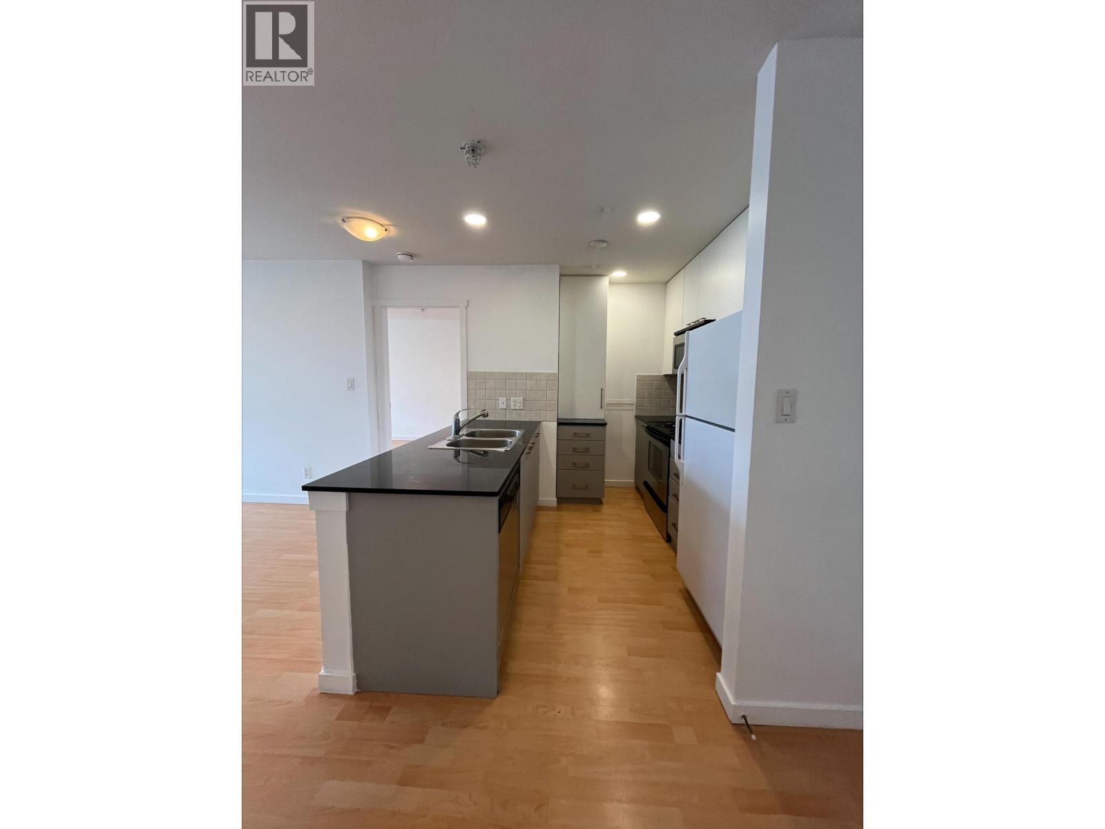 503 415 E COLUMBIA STREET, New Westminster