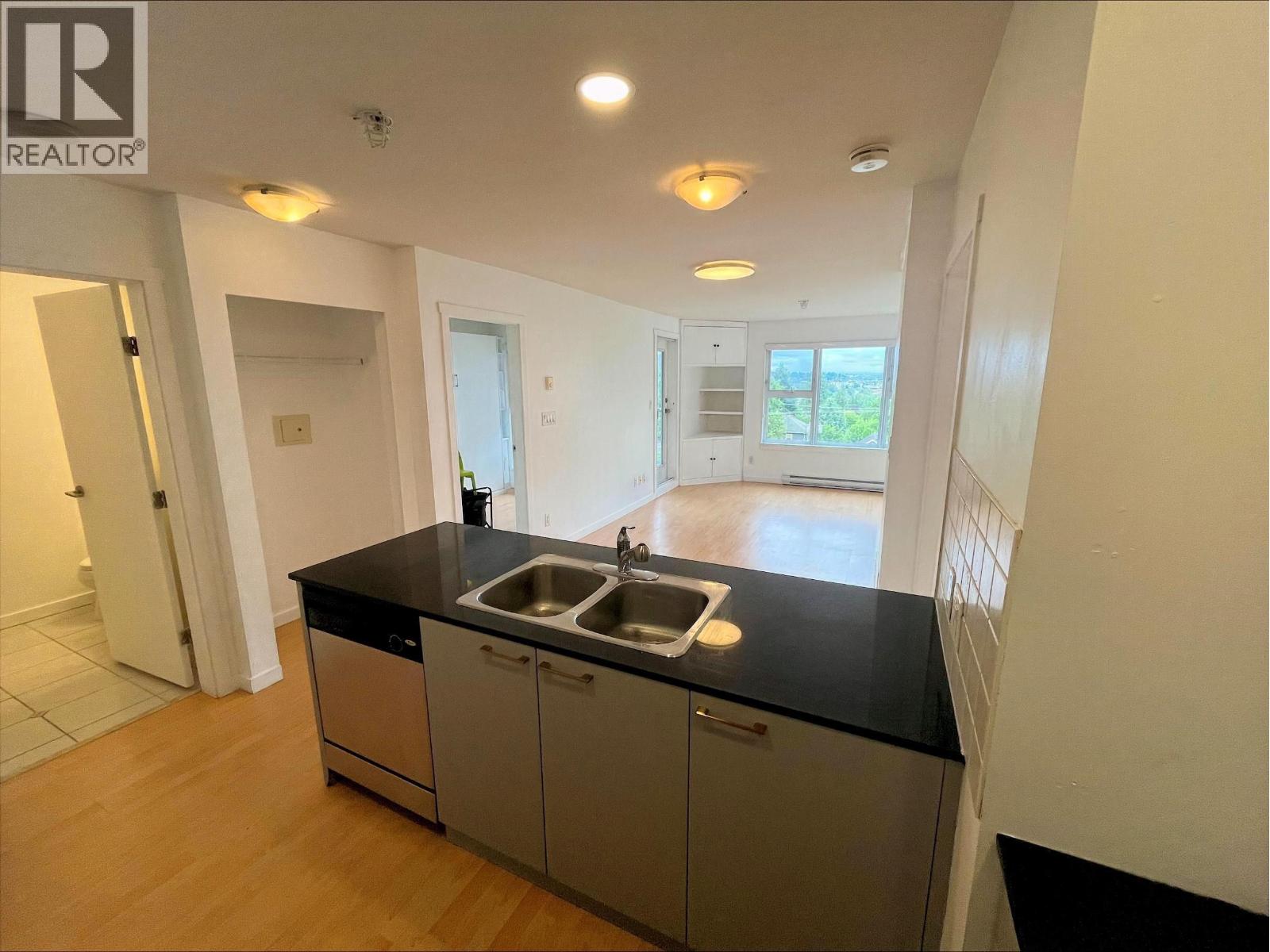 503 415 E COLUMBIA STREET, New Westminster