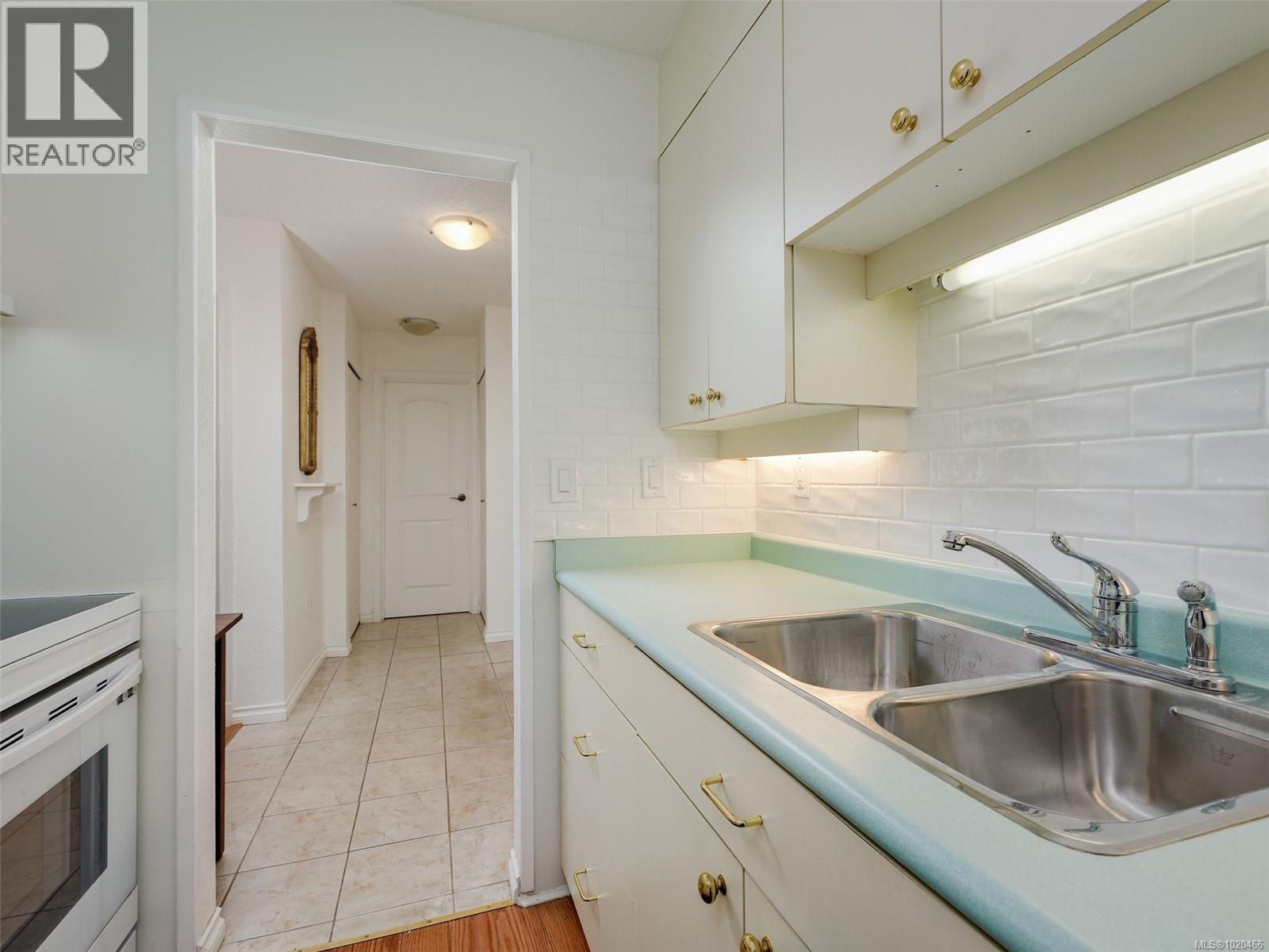 105 2610 Graham St, Victoria