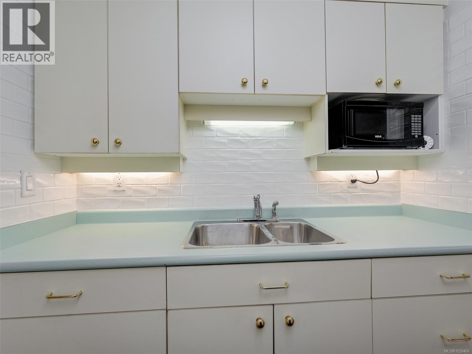 105 2610 Graham St, Victoria