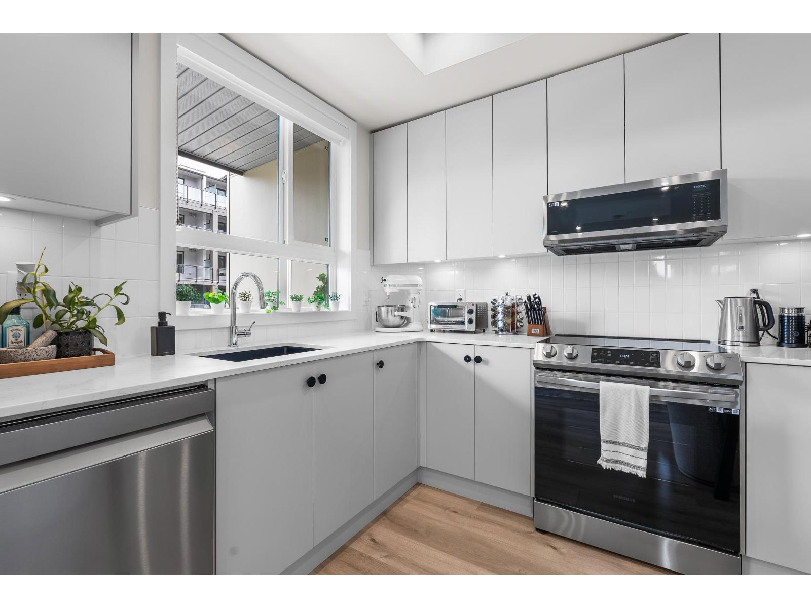 312 45505 CAMPUS DRIVE, Garrison Crossing, Chilliwack