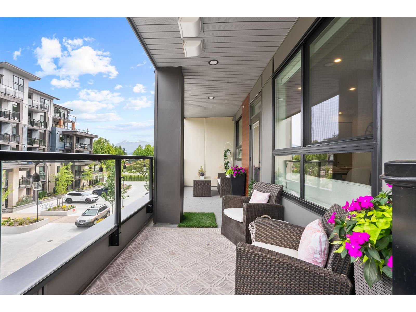 312 45505 CAMPUS DRIVE, Garrison Crossing, Chilliwack