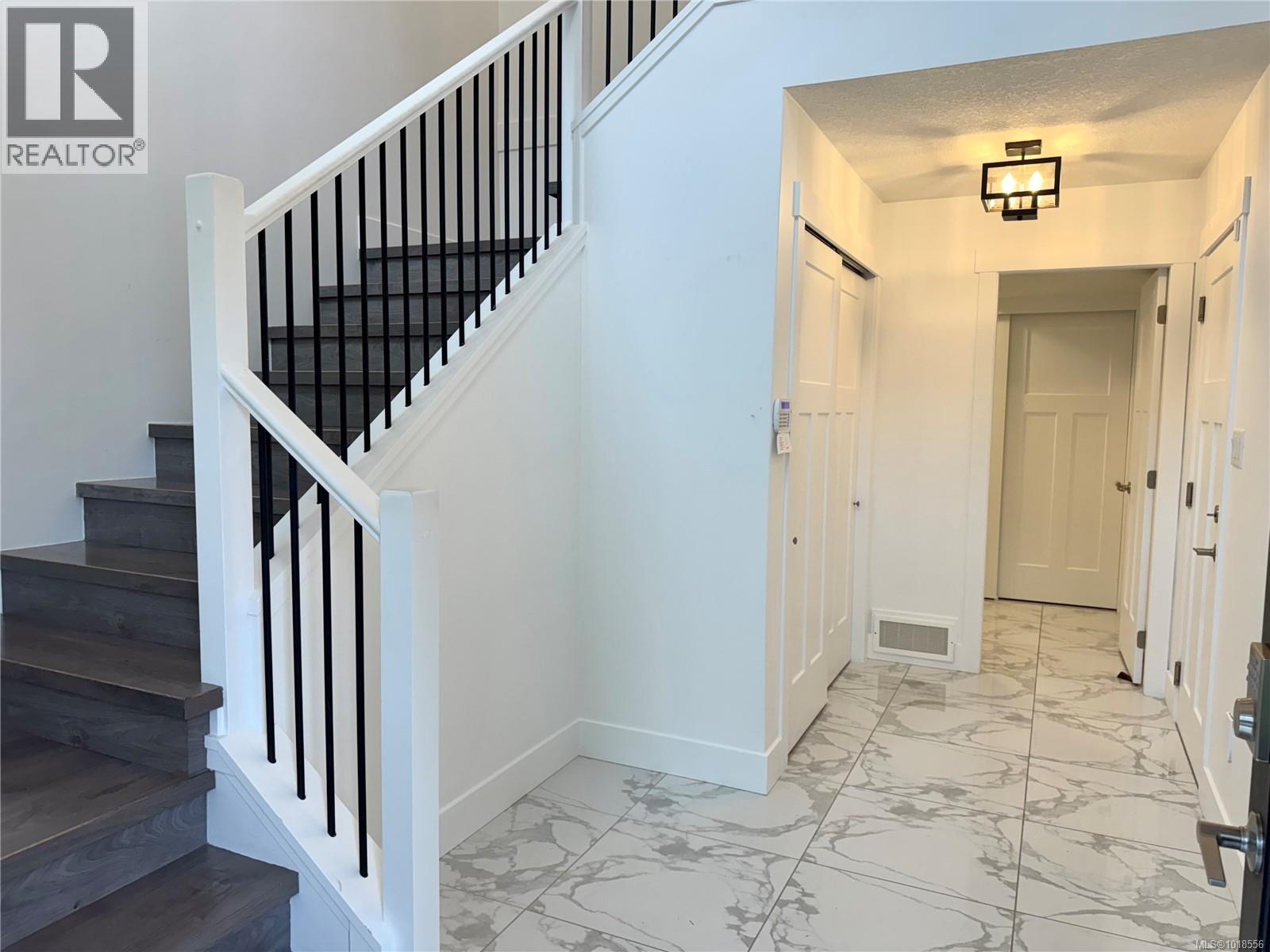 5211 Hammond Bay Rd, Nanaimo